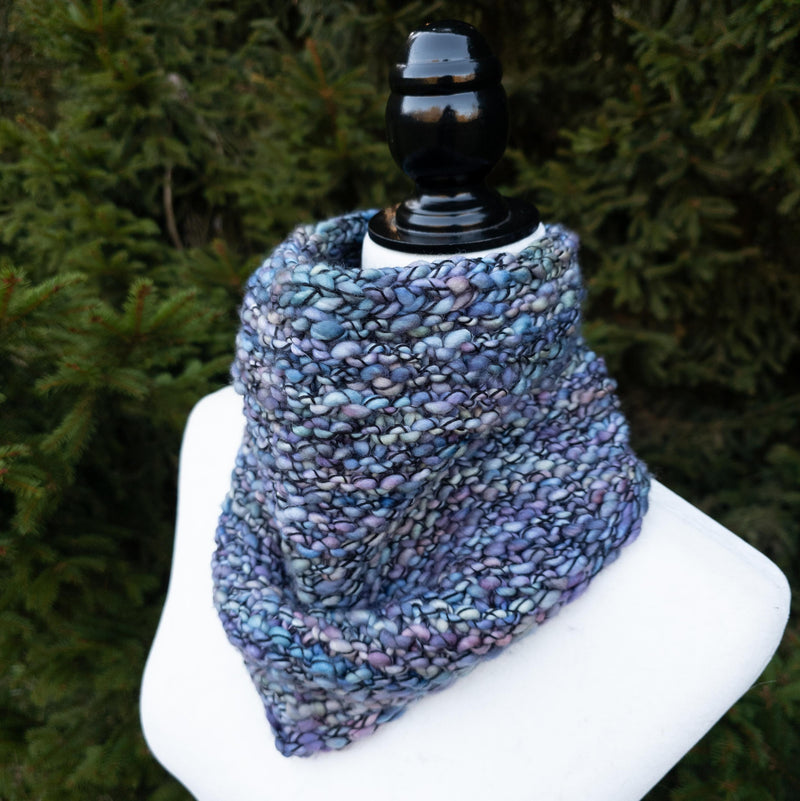 Luxe Line Bandana Cowl (Arapey)