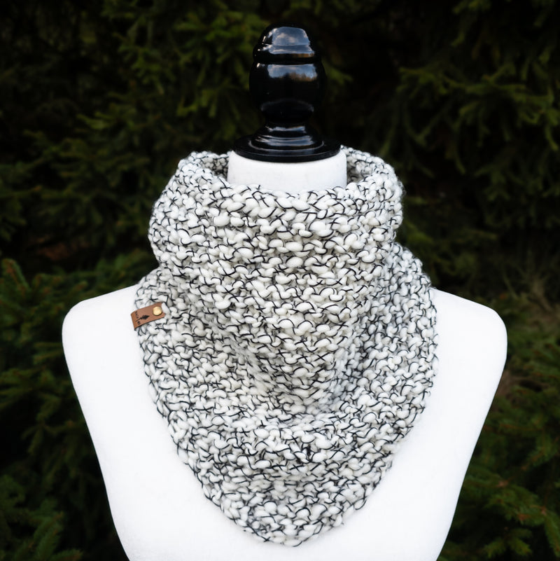 Luxe Line Bandana Cowl (Natural)
