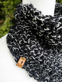 Luxe Line Bandana Cowl (Black)