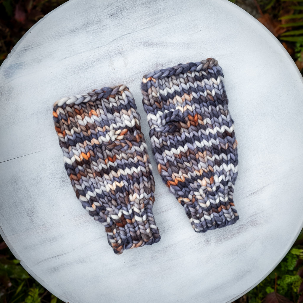 Luxe Line Fingerless Mitts (Leather Wave) | Adult O/S