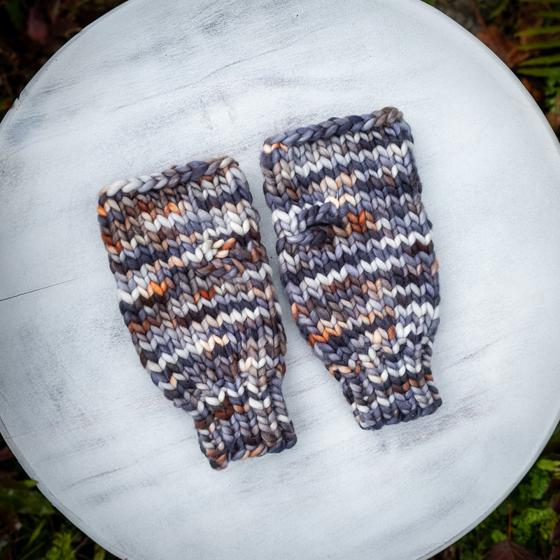 Luxe Line Fingerless Mitts (Leather Wave) | Adult O/S