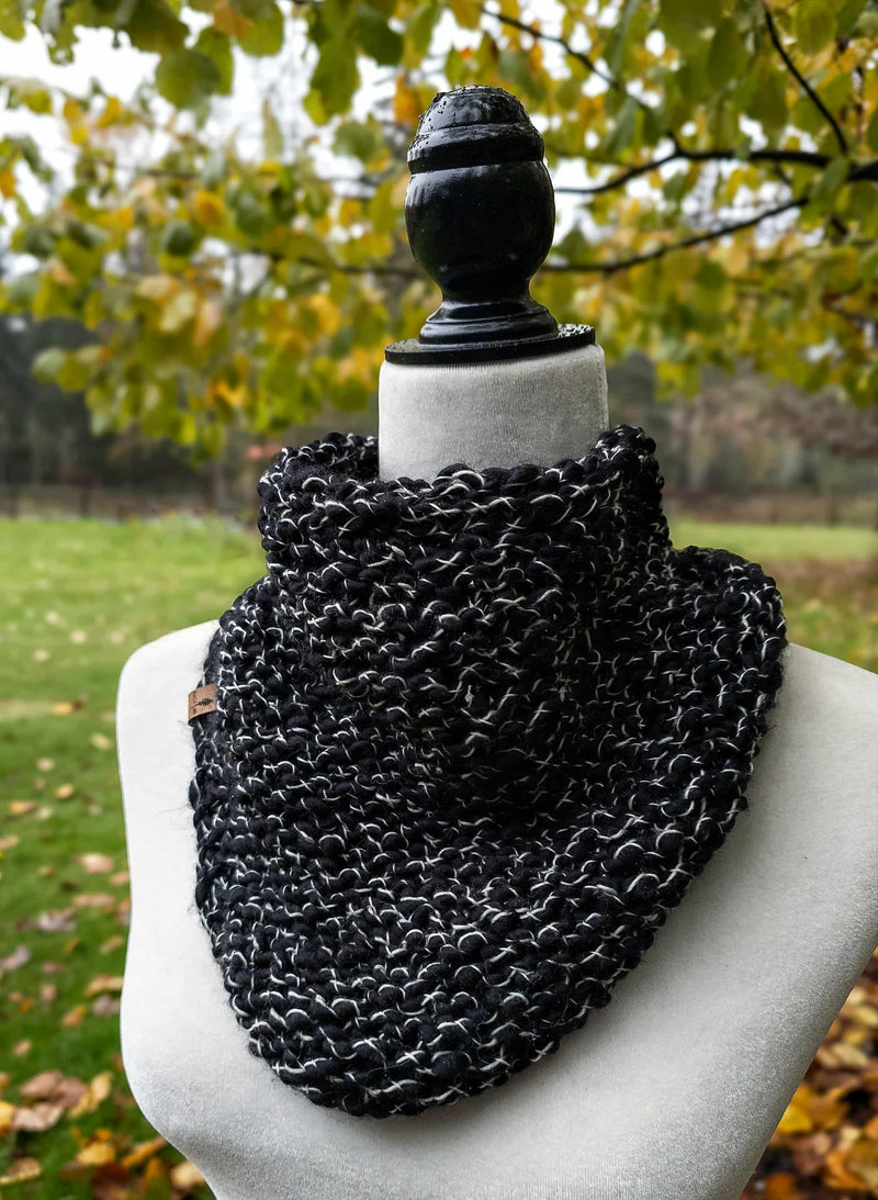 Luxe Line Bandana Cowl (Black)